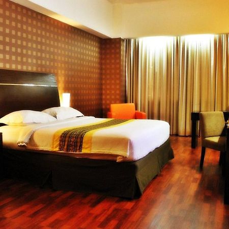 Grand Elite Hotel Pekanbaru Zewnętrze zdjęcie