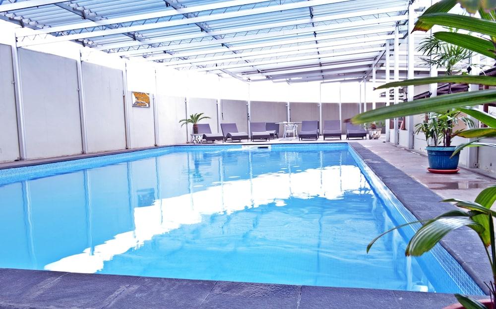 Grand Elite Hotel Pekanbaru Zewnętrze zdjęcie