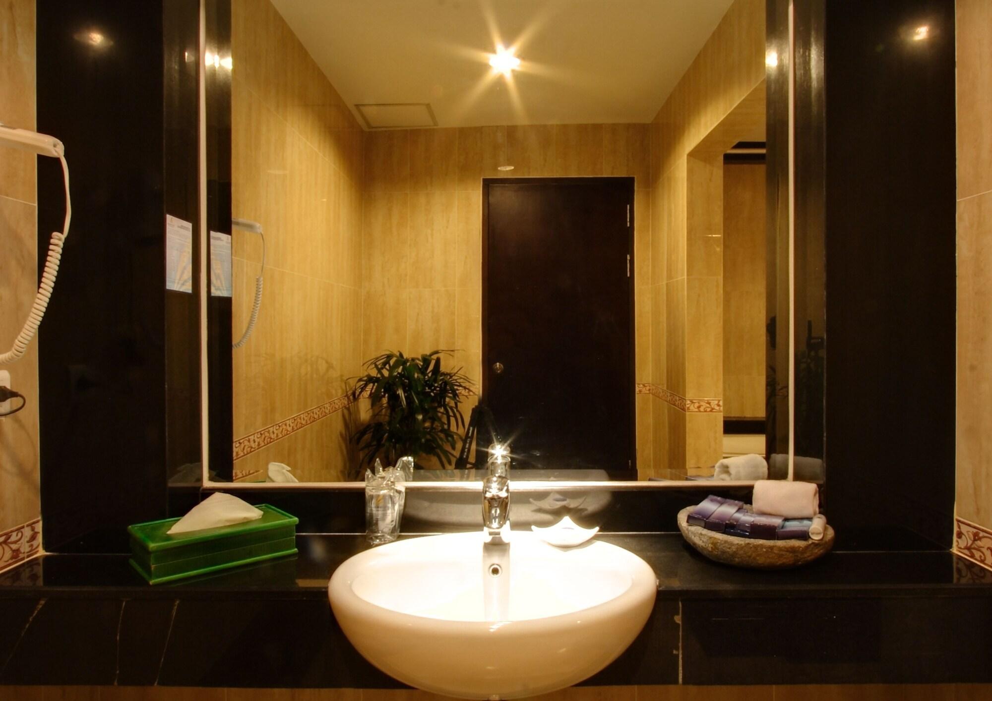 Grand Elite Hotel Pekanbaru Zewnętrze zdjęcie