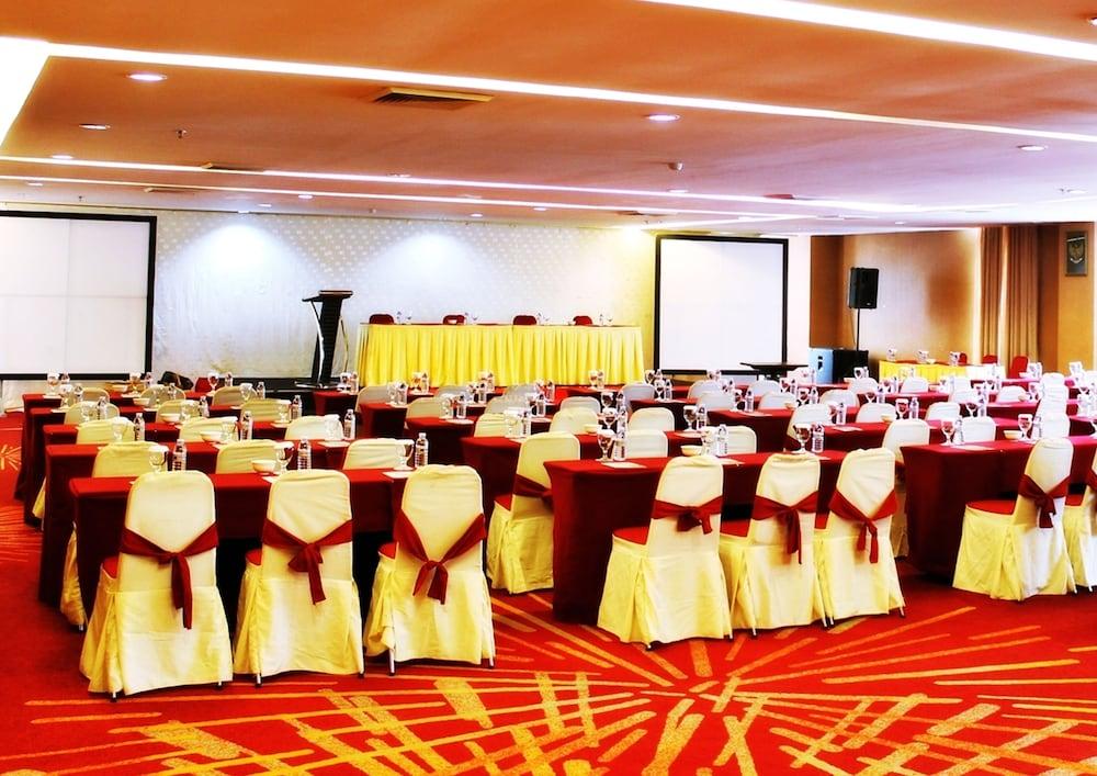Grand Elite Hotel Pekanbaru Zewnętrze zdjęcie