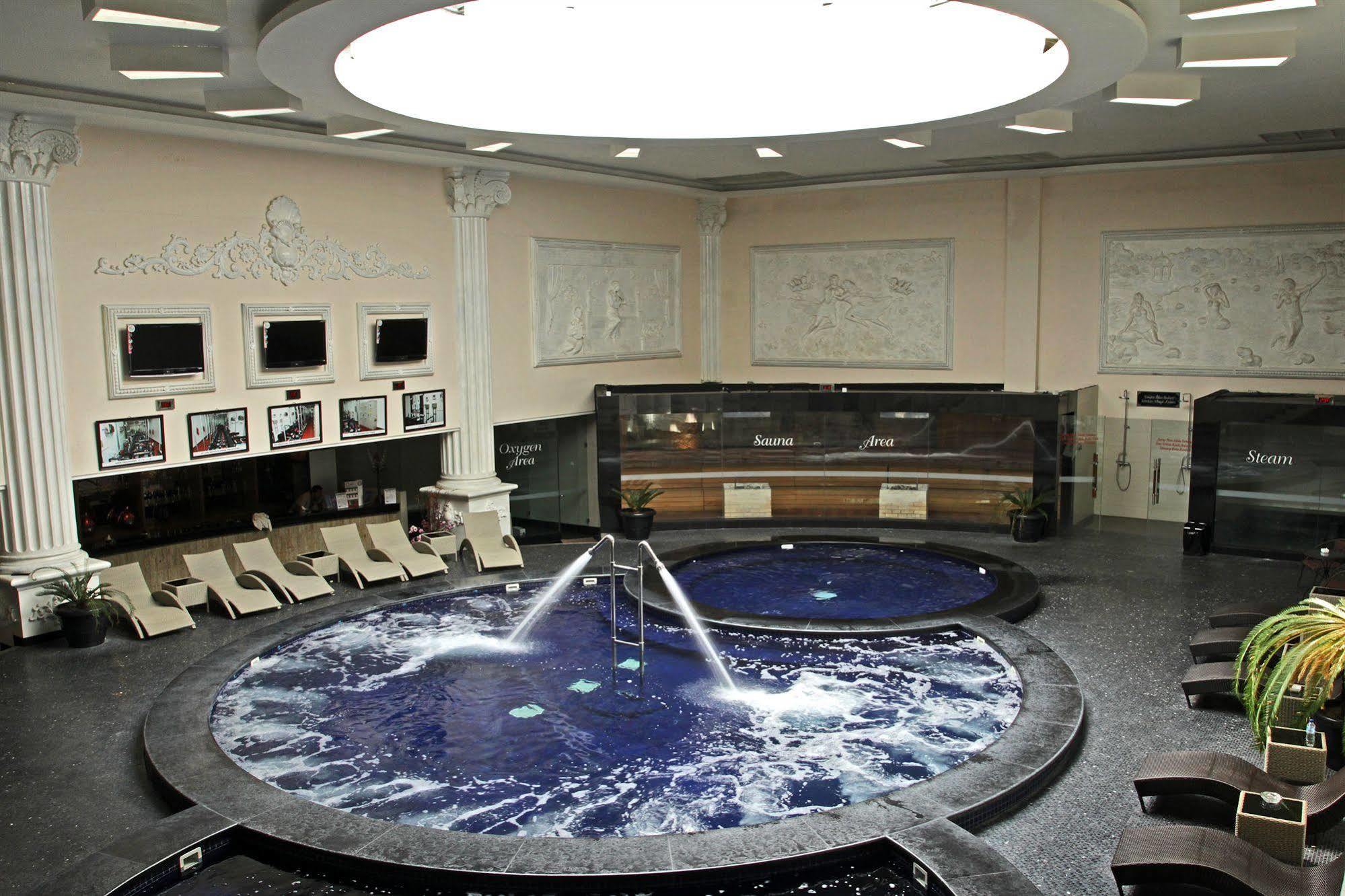 Grand Elite Hotel Pekanbaru Zewnętrze zdjęcie