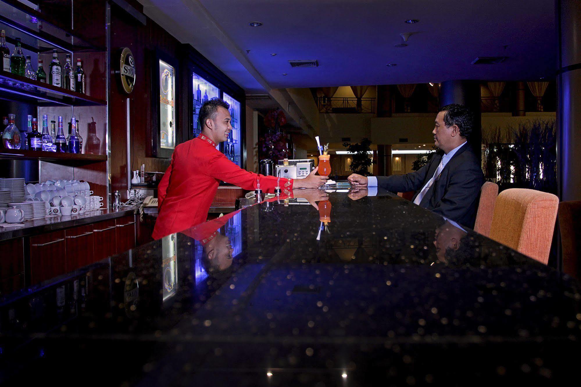 Grand Elite Hotel Pekanbaru Zewnętrze zdjęcie